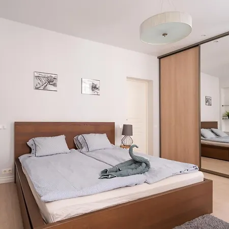 The Grand Royale 82m2 - Old Town & 3 Bedrooms Families & Groups Apartament