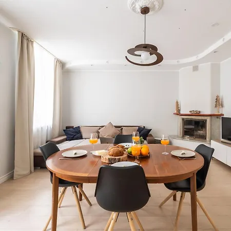 The Grand Royale 82m2 - Old Town & 3 Bedrooms Families & Groups Apartament *