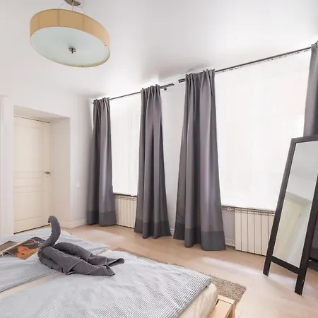 The Grand Royale 82m2 - Old Town & 3 Bedrooms Families & Groups Apartament